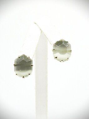 KENDRA SCOTT Daphne Gold Plated Light Gray Fiberglass Stud Earrings